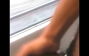 Masturbation dans le train ( &eacute_jaculation )